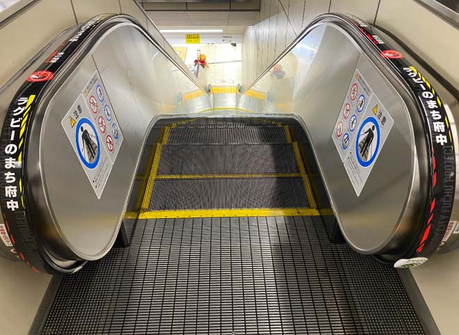 府中駅エスカレーター　写真